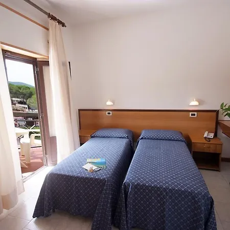 Lilly Марина-ди-Кампо