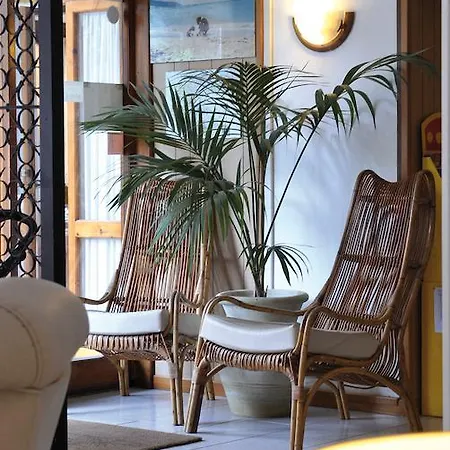 Отель Lilly Марина-ди-Кампо