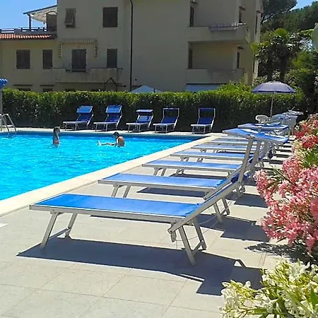 Lilly Hotel 3*