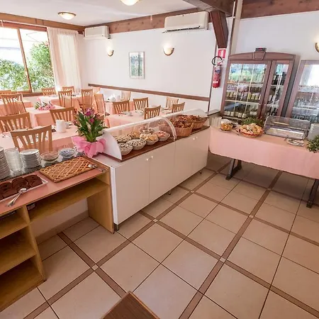 Lilly Отель Марина-ди-Кампо